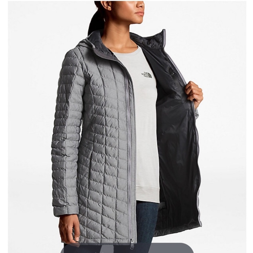 WOMEN’s MEDIUM NORTH FACE THERMOBALL IN GREY